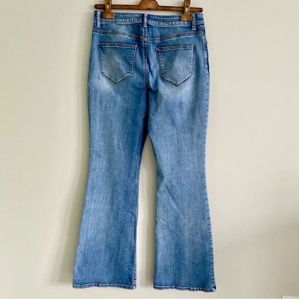 Chico’s Platinum Flare Jeans Size 4 Regular - Picture 4 of 6